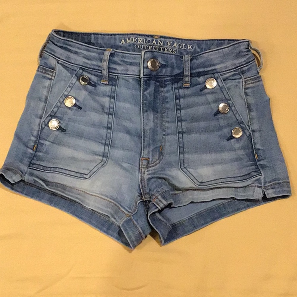 Super stretch, denim shorts